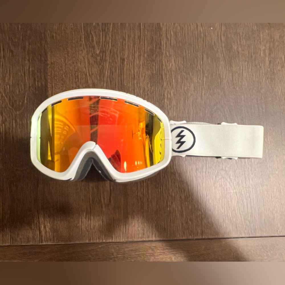 Snowboarding goggles